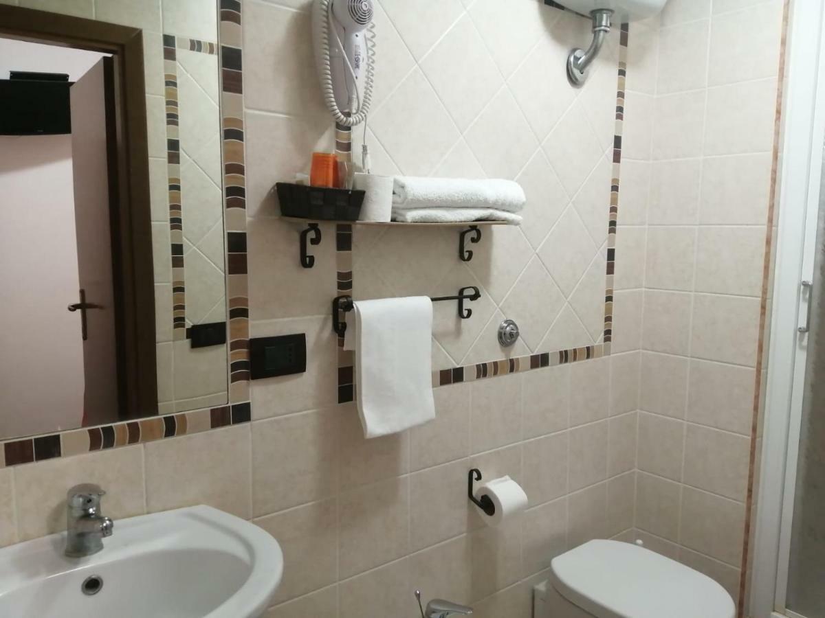 Albergo Ollolai Civitavecchia Dış mekan fotoğraf